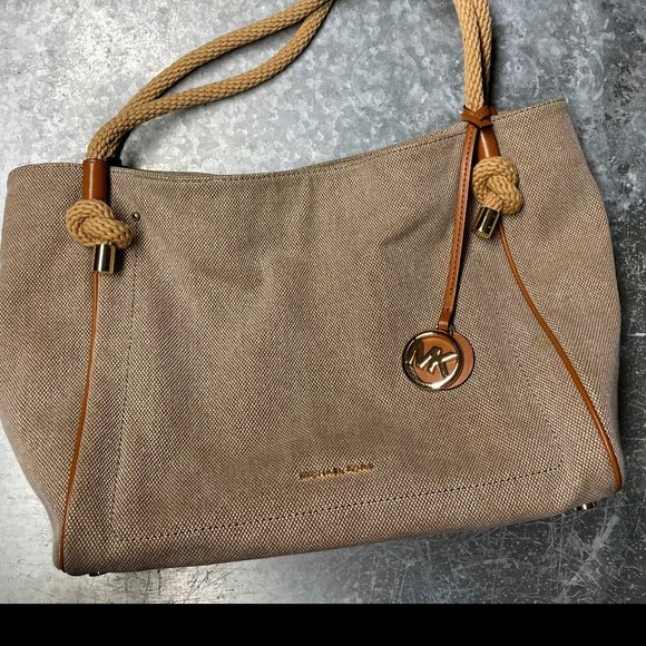 Michael Kors Handbags - Michael Kors Isla Tote Bag